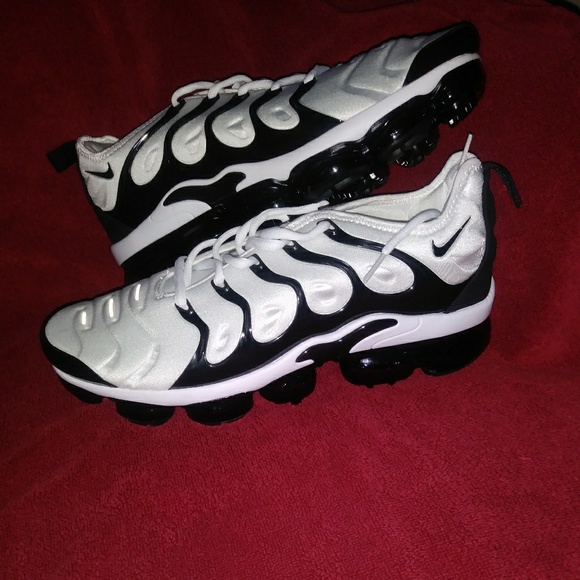 Nike Vapormax Plus - Picture 2 of 3